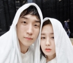 Berpose Menggemaskan Dengan Sahabat