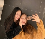 Imut Saat <i>Selfie Mirror</i>