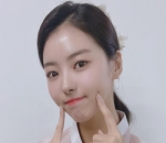 Anggun Dalam Balutan <i>Hanbok</i>