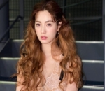 <i>Charming</i> Dengan Rambut Ikal
