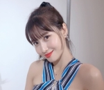 Cantik Dengan Gaya Rambut Andalan