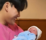 Bahagianya Rizky Febian dapat adik baru