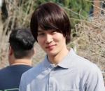 Tetap Ganteng Dengan Poni Panjang