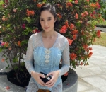Anggun Dengan Kebaya