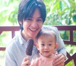 Menikmati Es Krim bersama