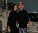 Kenakan outfit kembar 