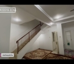 Memiliki tiga lantai 