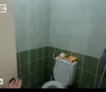 Ada beberapa kamar mandi