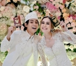 Pasangan beda usia lima tahun 