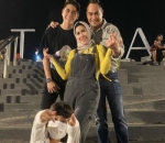 Vania juga ikut <i>hangout</i>