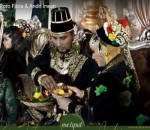 Mengadakan resepsi