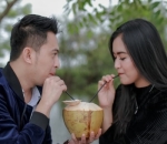 Dunia serasa milik berdua