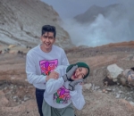 Unyu dengan baju <i>couple</i>