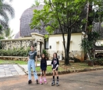 ala-ala <i>girl squad</i>