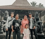 bersama keluarga