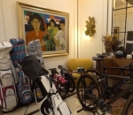 Ruang Depan Penuh Alat Olahraga