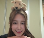 Pose Imut Dengan Boneka Kesayangan