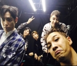 <i>Selfie</i> Uwu Dengan Member
