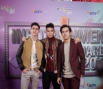 Hadiri Acara Award Bersama