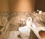 <i>Powder room</i>