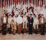 Potret bersama keluarga