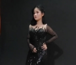 chika dengan pose percaya diri