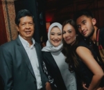 akur dengan keluarga