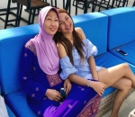 Pamer Senyum Bahagia