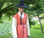 Penuh karisma dengan hanbok