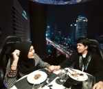 Menikmati indahnya malam