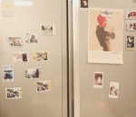 Pintu Kulkas Yang Penuh Foto Polaroid