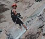 <I>Rappelling</I> di medan terjal