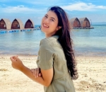 Memiliki Senyum Manis