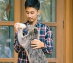Menyuapi Beruang Kucing
