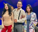Tampil kece bareng bestie 