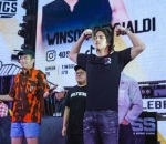 Unjuk otot di momen preskon tinju