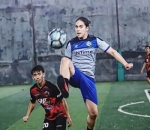 Bermain Sepak bola