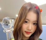 Selfie Bareng Piala Pertama