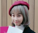 Stand Out Dengan Rambut Pendek Terang