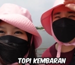 Jess dan Sisca Beli topi kembar