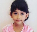 Kekey Dengan Poni Tengah