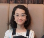 Tetap <i>Charming</i> Dengan Kacamata