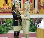 saling suap kue