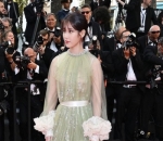<i>On point</i> dengan dress Gucci