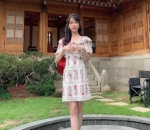 Tampil feminin dengan mini dress