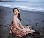 Pose Keren di Pantai