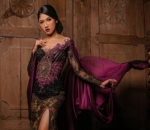 Penampilan Glamor dengan Kebaya