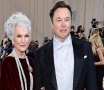 Maye Musk Gandeng Elon Musk di Met Gala