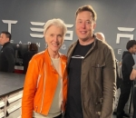 Elon Musk Dimarahi Maye Musk Karena Cuitan