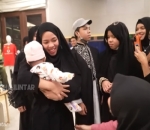 Adik Atta Yang Antri Menggendong Atta